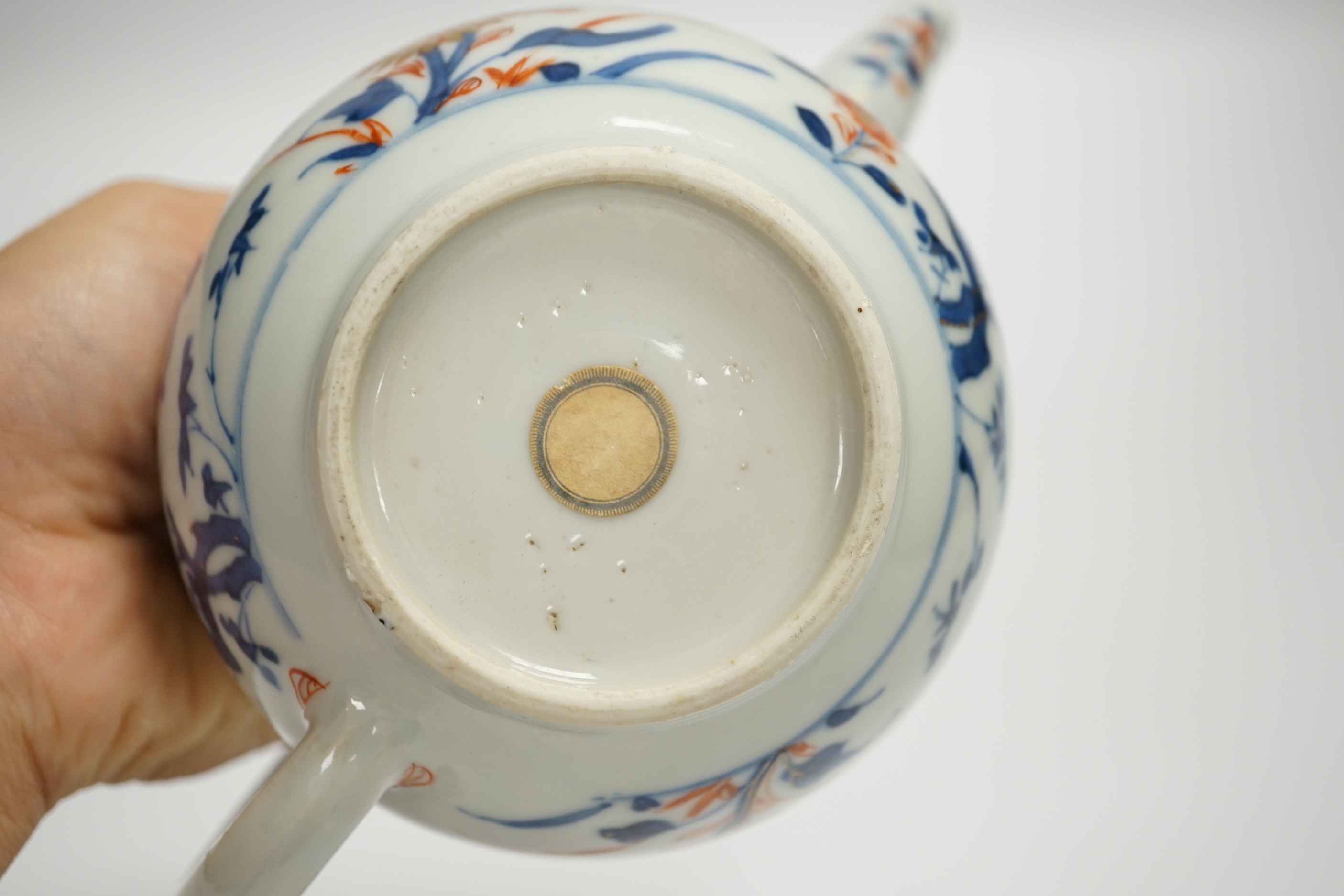 A Chinese Imari teapot and cover, Qianlong period, 12.5 cm high